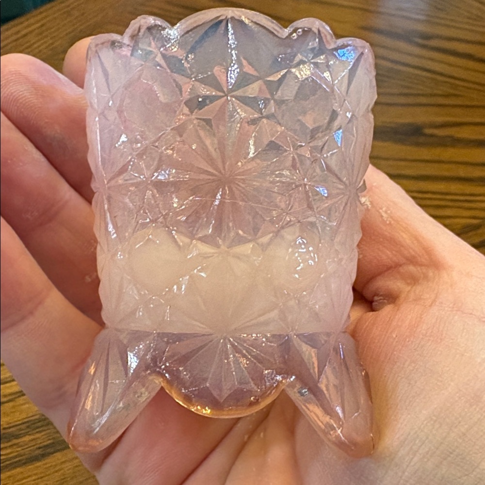 LG Wright Daisy Button Pink Opalescent Ruffle Rim Toothpick Holder - Picture 3 of 3